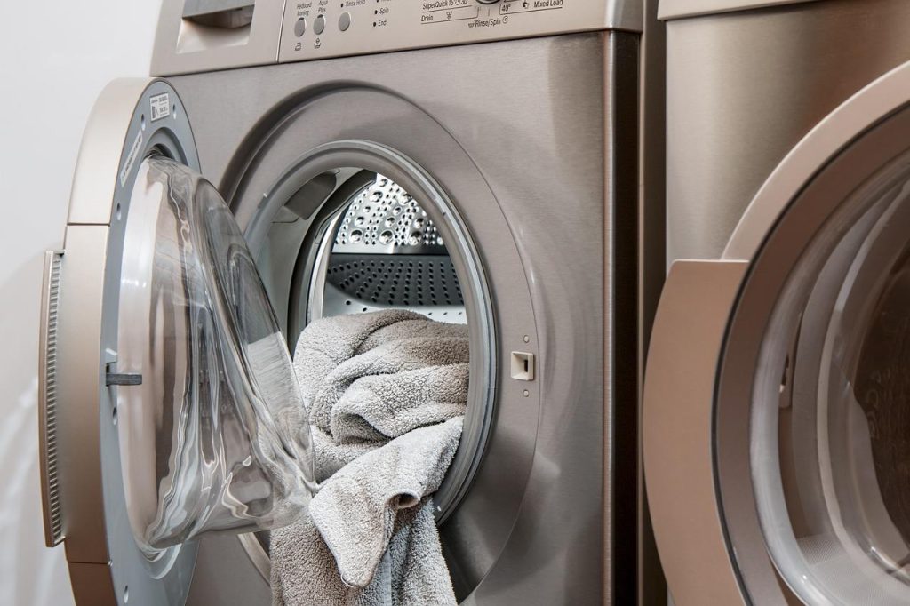 Wasserette in Rotterdam met verschillende wasmachinematen en praktische handleiding voor eerste gebruik