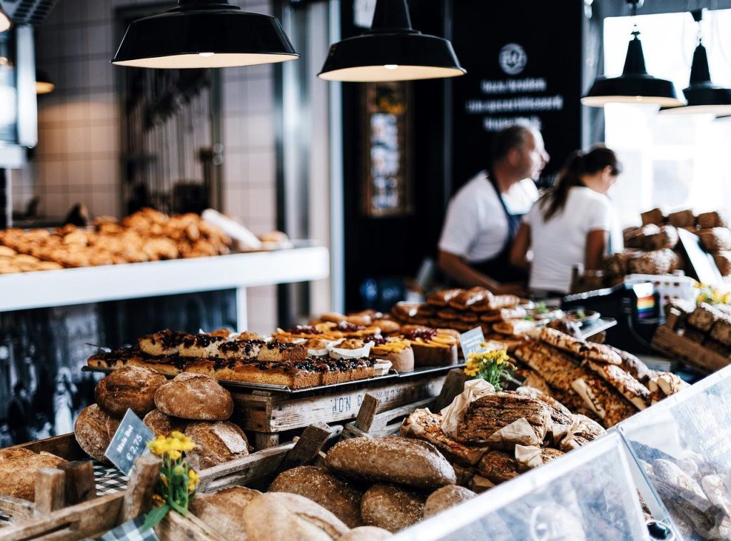 Traditionele bakkerij schatten van Deventer: versgebakken brood en gebak met authentieke Deventerse specialiteiten
